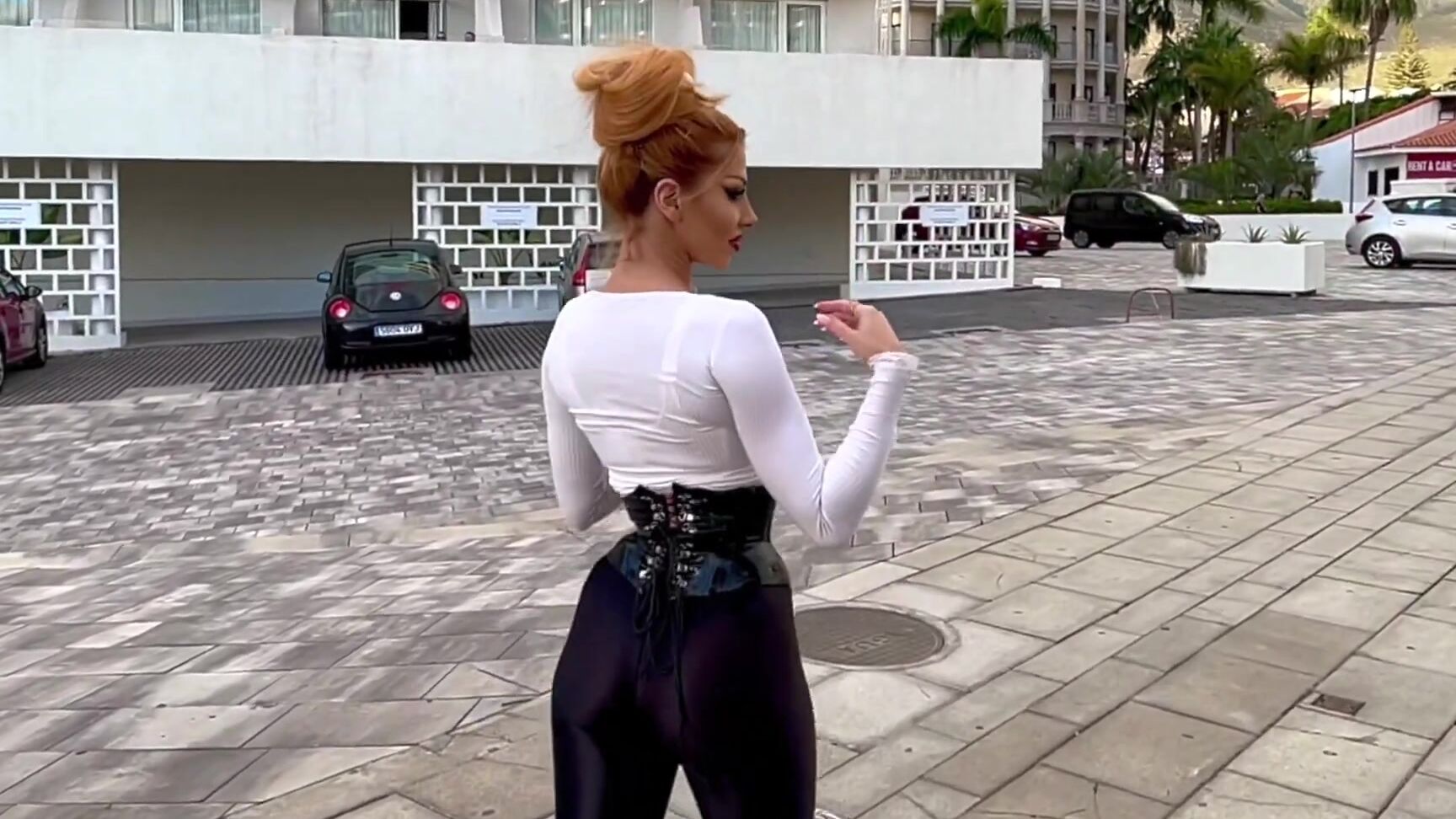 Youtube Silver Glitter Boots In Tenerife 1080P 30Fps H264 128Kbit Aac