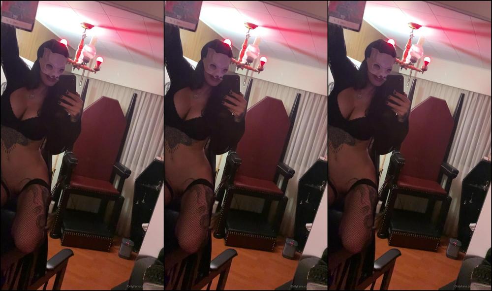 Damazonia Me Being Silly Sexy And Slightly Tipsy In A Pig Mask Are You Not Entertained