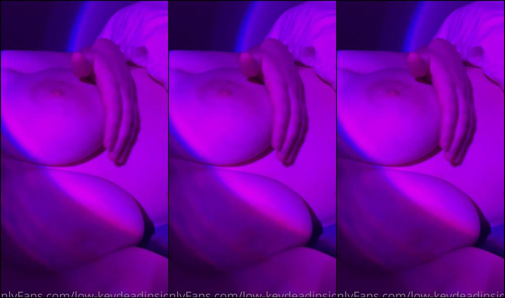 Low Keydeadinside 2022 11 09 My Tits Are So Sensitive Rn