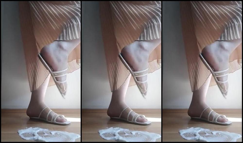 Mistresselif Onlyfans Bu Scak Gnlerde Susuz Brakacam O Ie Yaramaz Azn Bol Tkrkl Dondurmal Ayaklarmn Altn