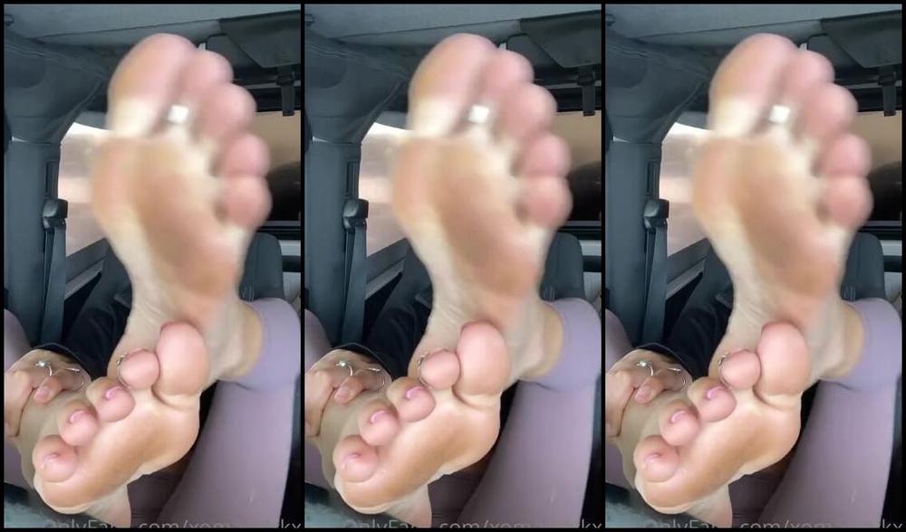 Goddess Kaylee Aka Xomaddykxo Onlyfans Come Hang W Me And My Sexy Soles Went And Got A Pedicure And I Can T Wait To Surprise You Withp