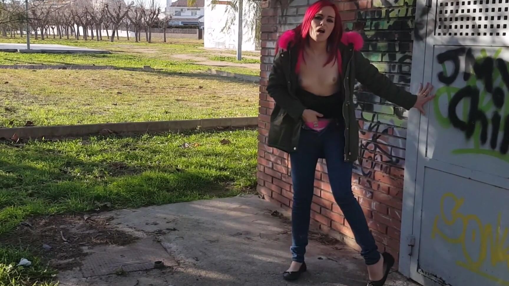Redhead, Squirt, Public Outdoor, Tattoos, Solo masturbation pareja2331 squirt on the public park ManyVids