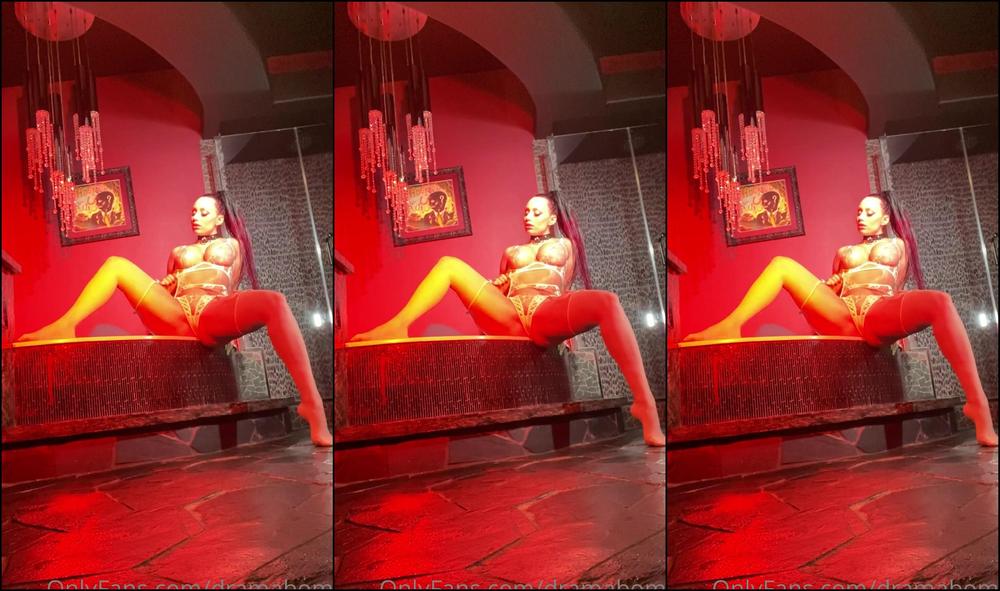 moneybirdette-18-04-2021-2086740514-full-halloween-behind-the-scenes-if-you-want-to-see-the-xxx-video-i-made-after-the-shoot-