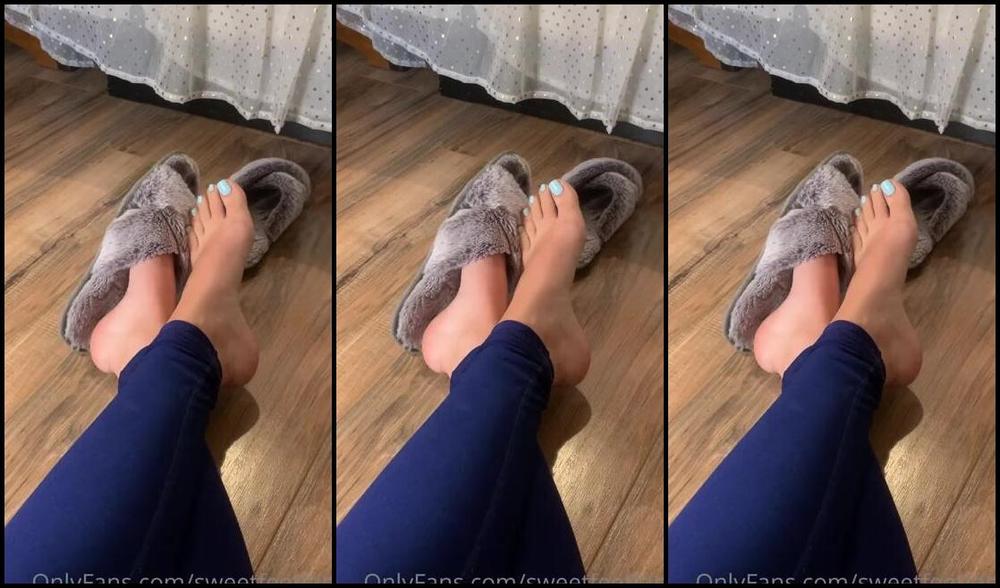 Sweetfeet2018 Nicknamed Sweetfeetfans Onlyfans Appreciating My Pretty Feet Before I Take Them On A Run Xoxo