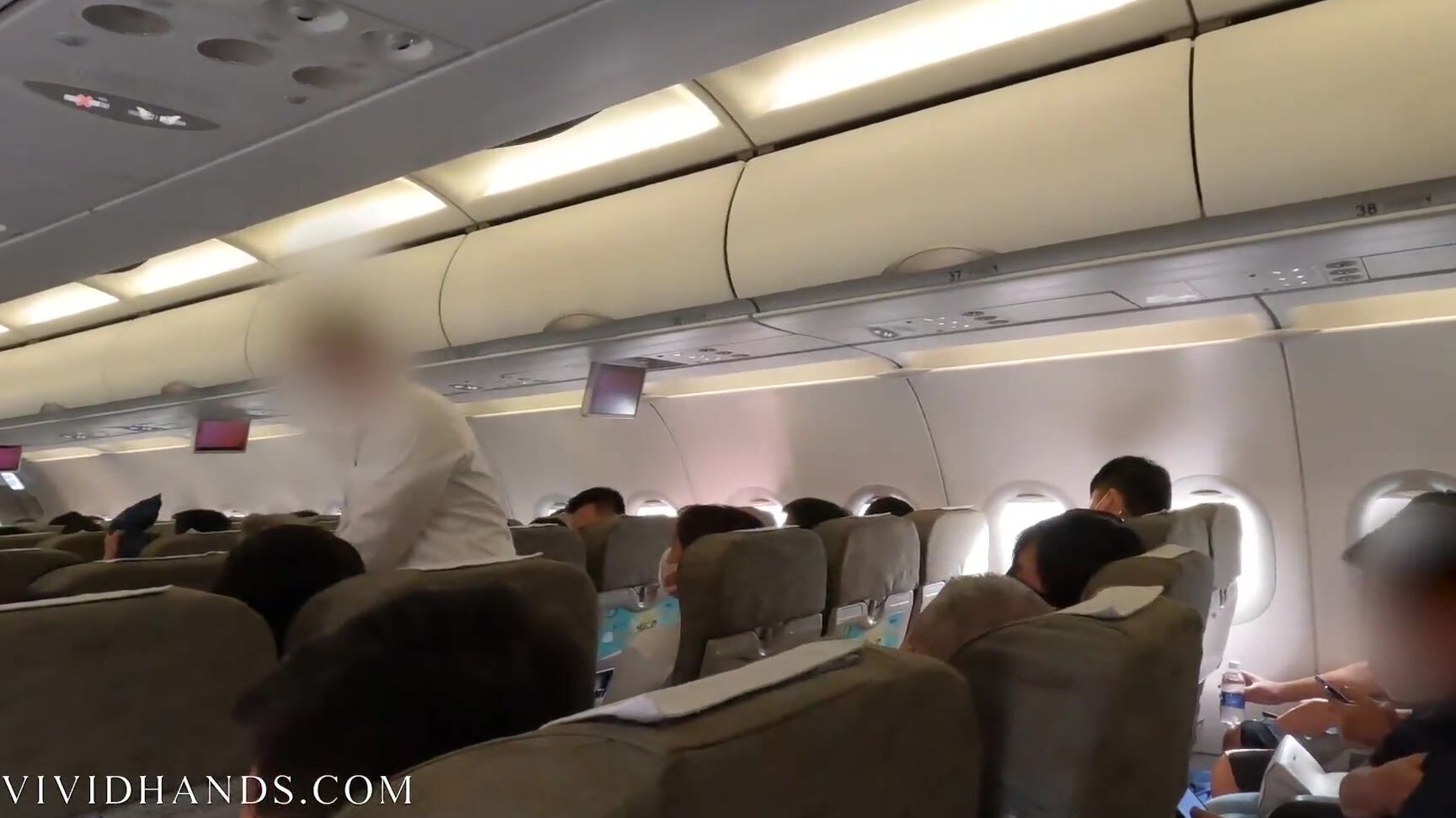 Чрезвычайно Рискованная Мастурбация В Самолете Полном Людей Pornhub Com
