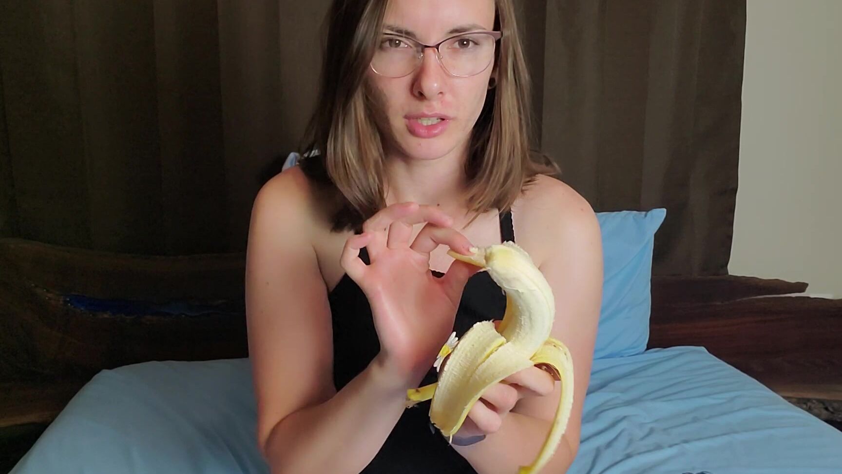 "Miss Malorie Switch" eating, food masturbation, food porn, food stuffing, odd insertions Fucking and Eating My Favorite Fruit manyvids