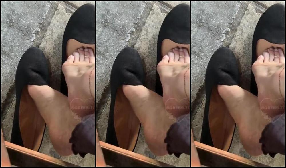 Greek Goddess Li Aka Greekli77 02 10 2025 Onlyfans Video Men And Their Convos Do You Think They Noticed Me Playing With My Shoes