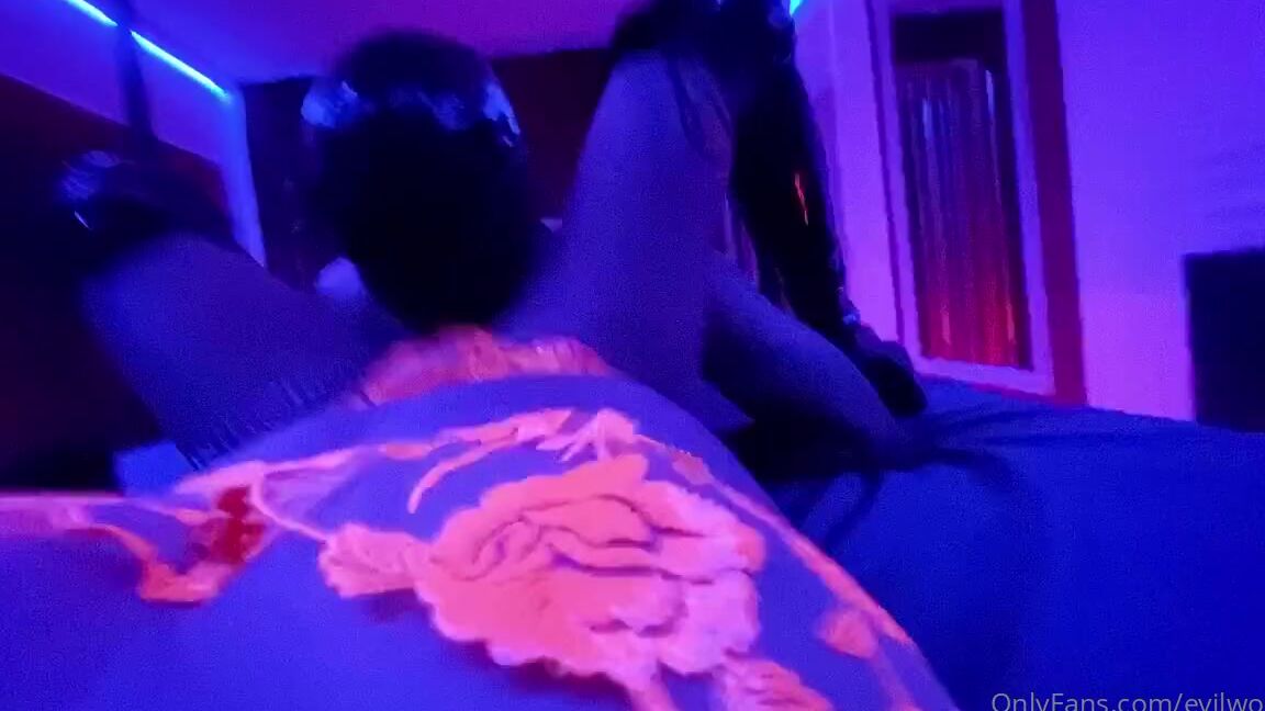 evilwoman-26-09-2020-965888893-worshipping-my-boots-and-for-cing-to-inhaling-scent-of-my-pussy-my-pov