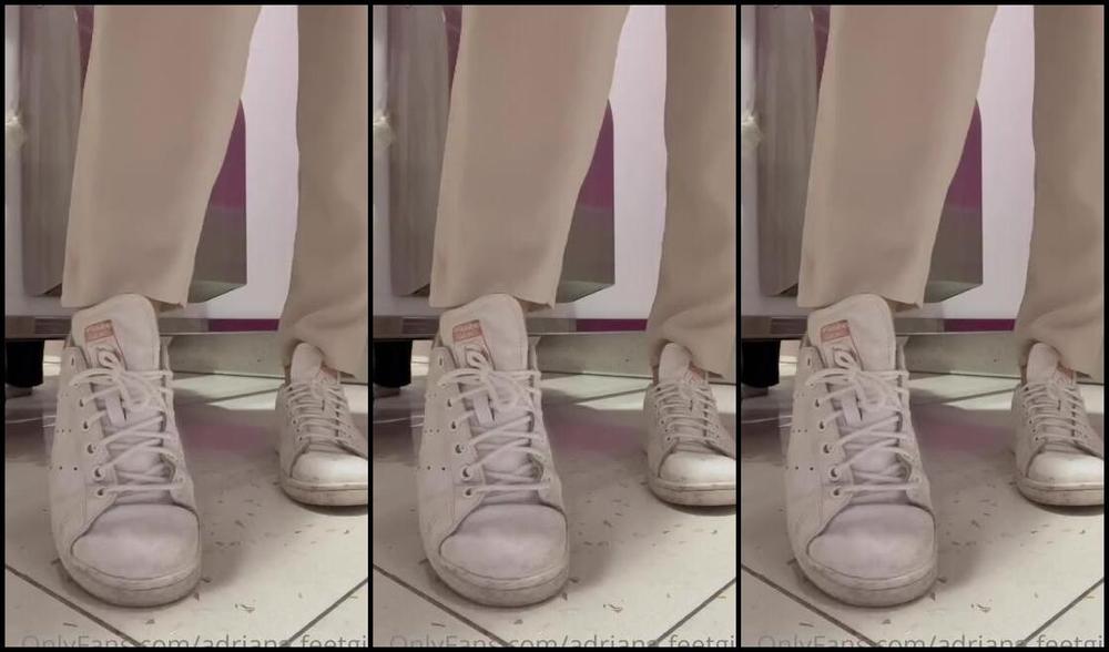 Adriana Feetgirl Nicknamed Adriana Feetgirl 07 12 2022 Onlyfans Video Dans La Serie Des Videos En Public Voici Maintenant Les Toilettes De Laeroport Videos
