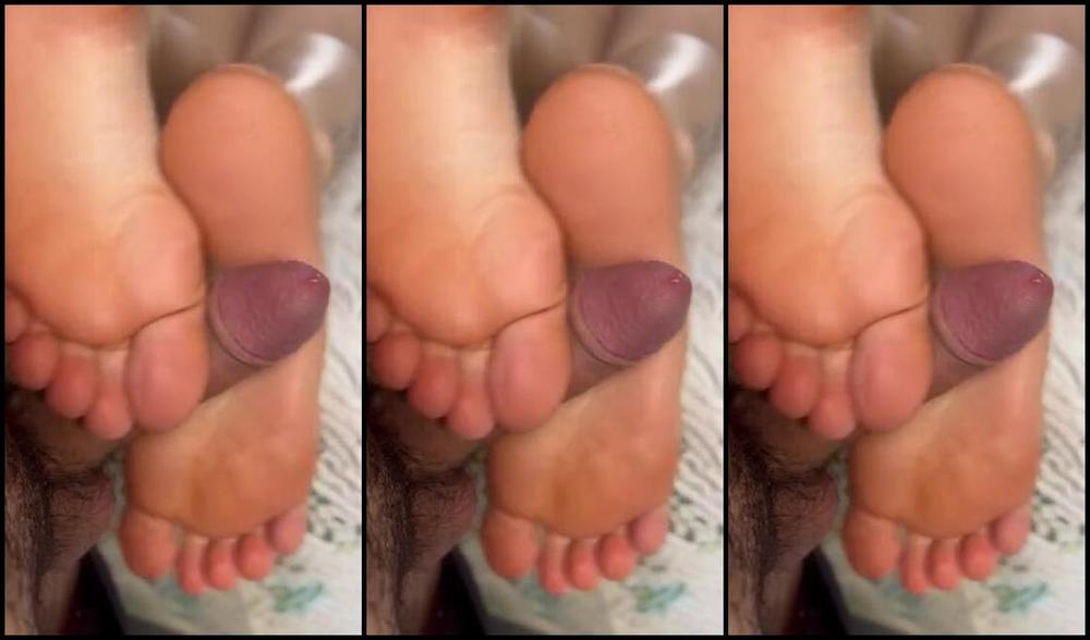 Pezinhos Da Amora Aka Amorafeetofc Onlyfans Using My Soles To Make An Hot Footjob And Make He Cums A Lot