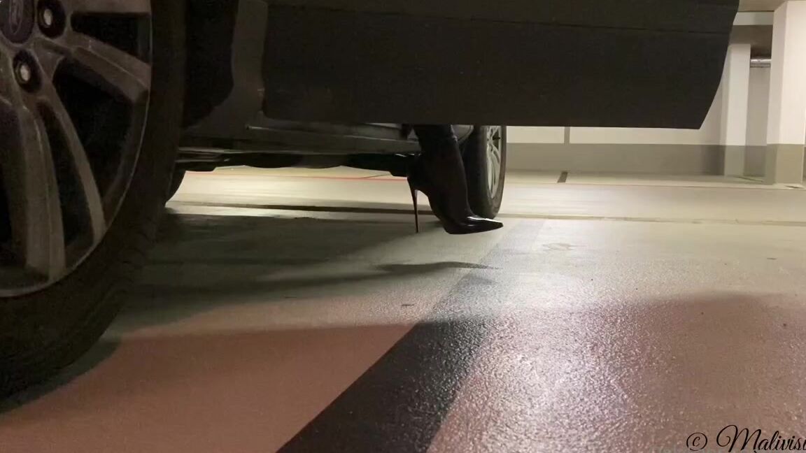 Malivisia Nicknamed Malivisia Onlyfans 11 28 2021 I Really Love To Play With Cojnes Especially With My Louboutin Sokate 120