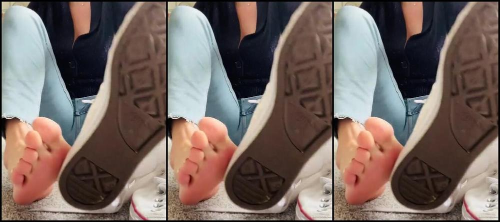 The Queen Of Sole Aka Missesdiscreets Onlyfans Sock Soles Or Converse Which Would You Like To Smell First