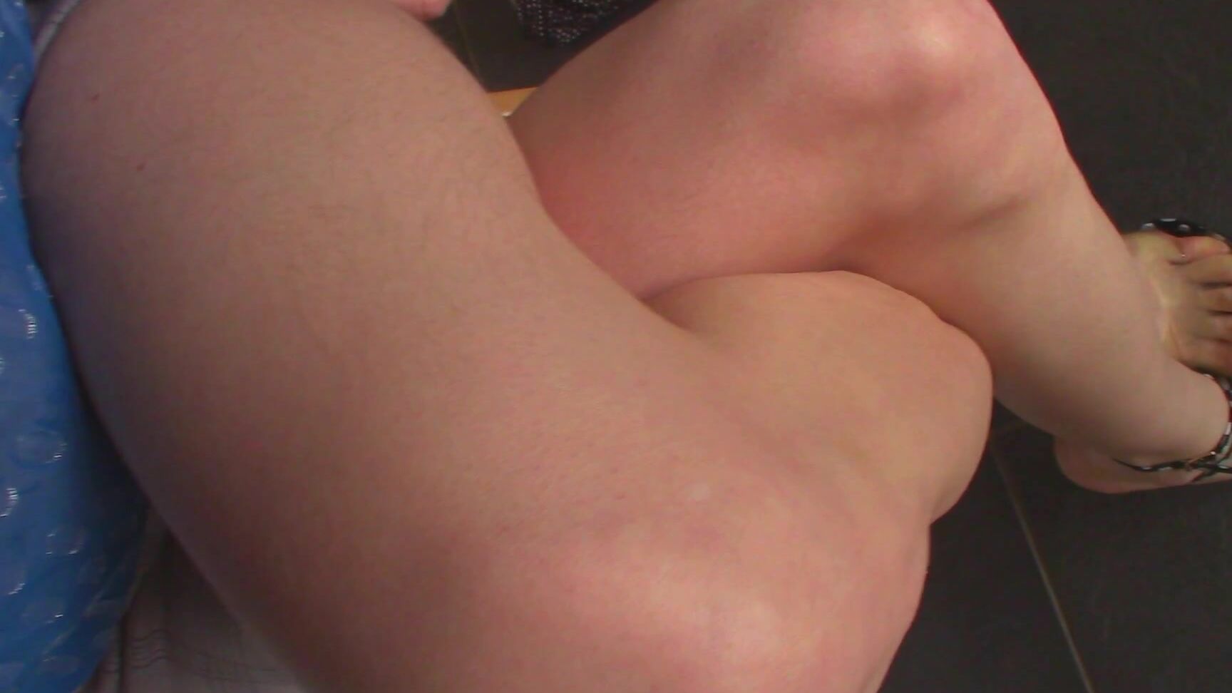 "Goddess Vanessa" feet, high heels, crossed legs fetish, foot fetish, legs CROSSED Legs In SANDALS Manyvids