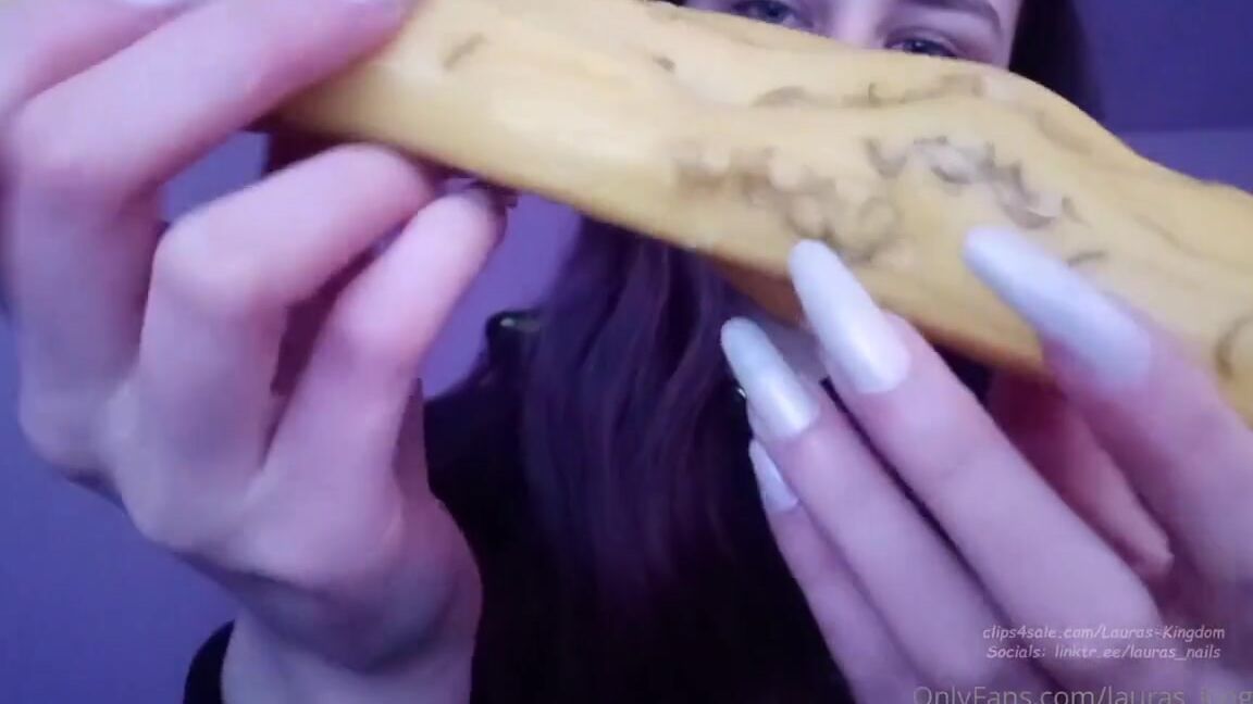 Lalalaura Nicknamed Lauras Kingdom 04 15 2022 Onlyfans Video Aishas Claws In Action Aisha Returns For A New Scratching Video She Takes Her Aggression Out