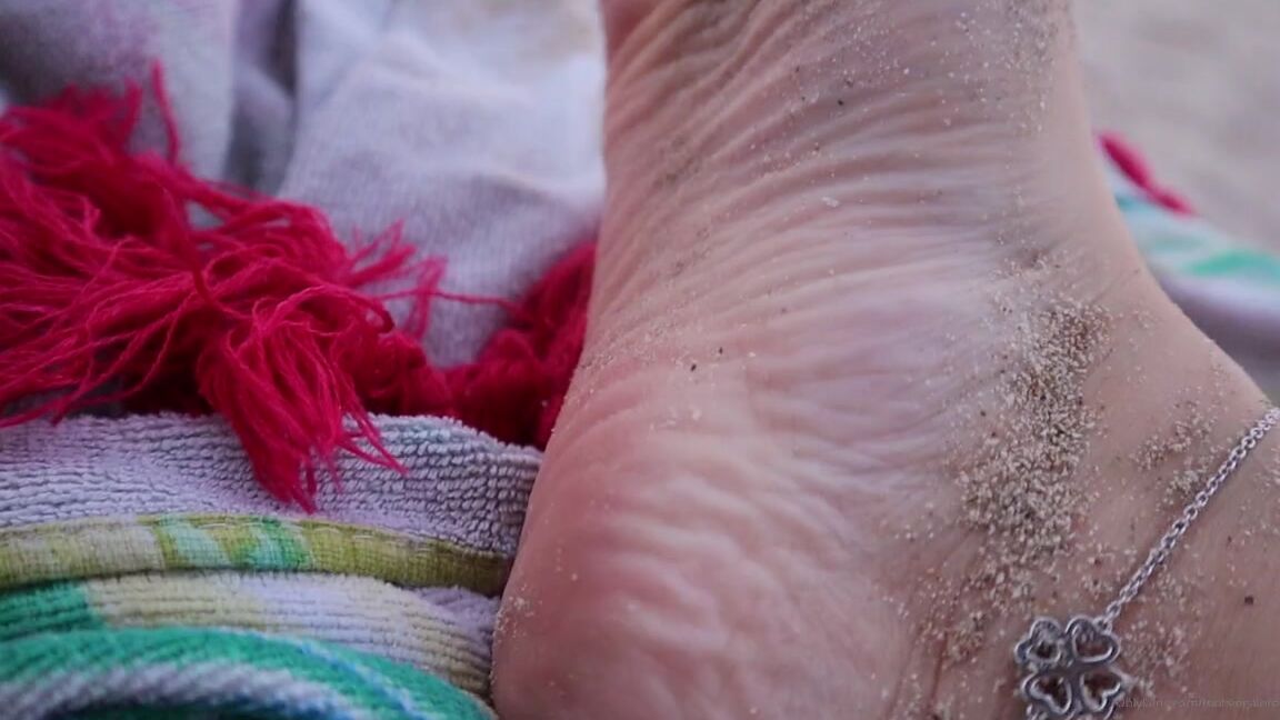 Footsiegalore Onlyfans Sandy Soles And Toes At Sunrise