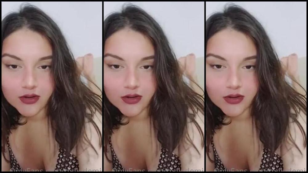 Mel Demie Nicknamed Meledemie Onlyfans Pov We Talk By Video Call And You Ask Me To Show You My Soles