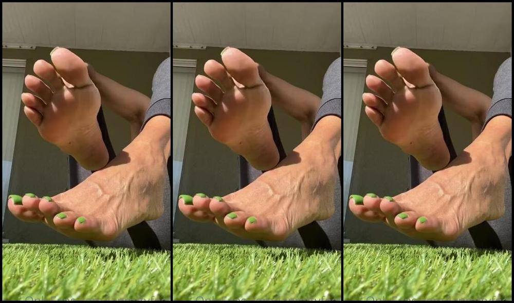 Laprettyfeet4 Nicknamed Laprettyfeet4 Onlyfans They Feet A Bit Dry Today Definitely Need A New Pedi Soon