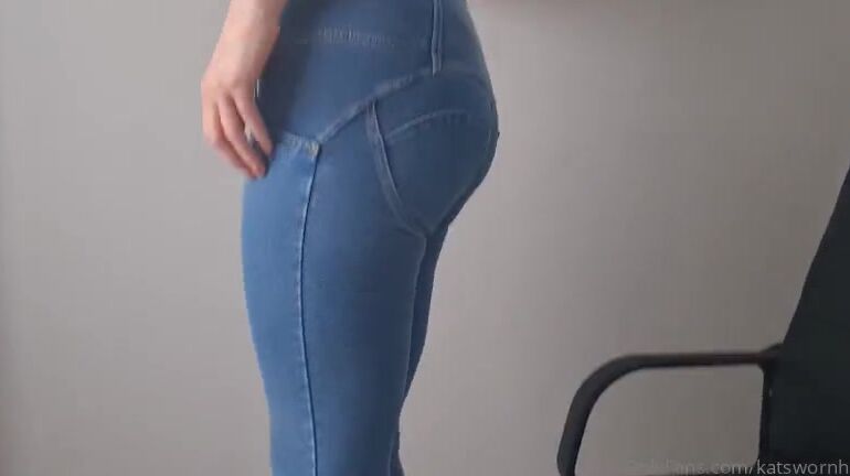 Kats Worn Heels Nicknamed Katswornheels Onlyfans So A Shoeslave Is Currently Watching And Waiting For This Post To Go Live He Received