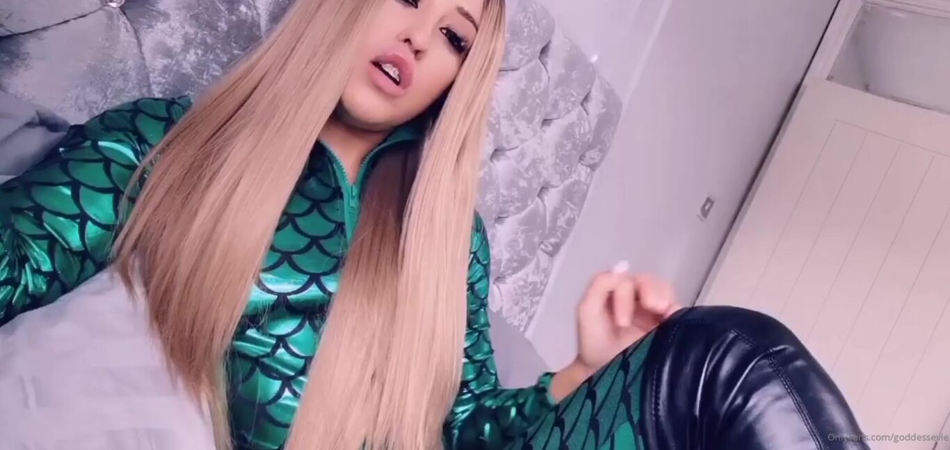 Miss Evie Lock Nicknamed Missevielock Onlyfans I Can Make You Do Anything For Me And All It Takes Is A Simple