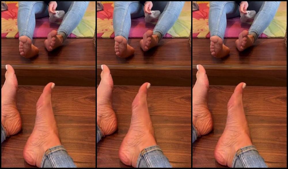 Simply Milena Nicknamed Simplymilena Onlyfans After Work Would You Massage My Feet