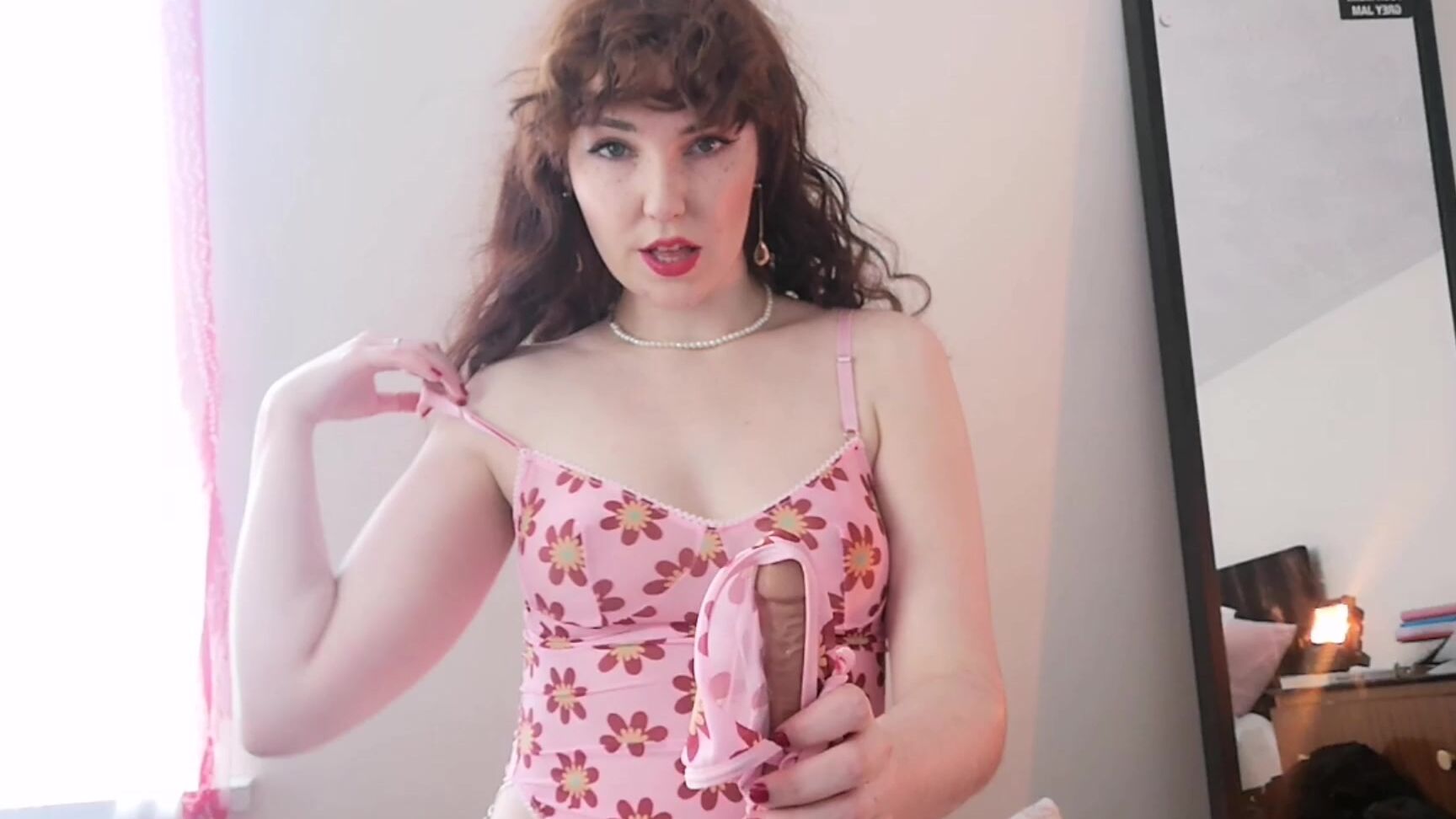 dinkybum_Mom-Helps-Son-Cum-into-her-Panties Manyvids