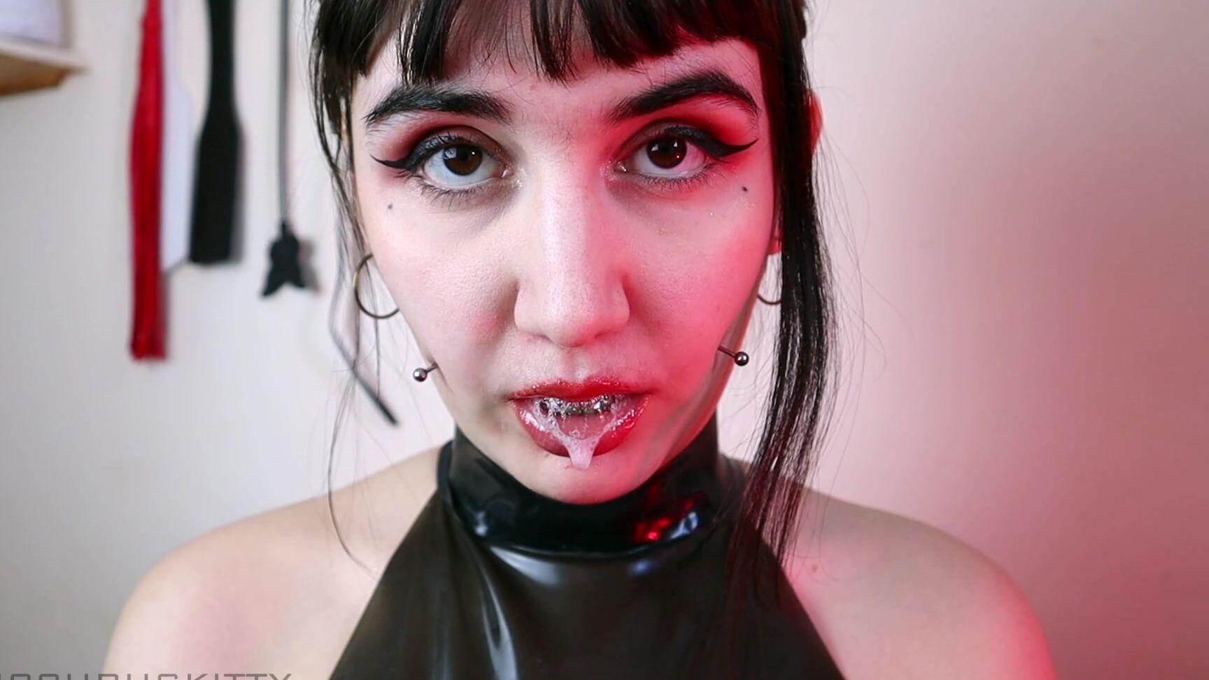 dominatrixvera - Lipgloss Spit Bubbles manyvids