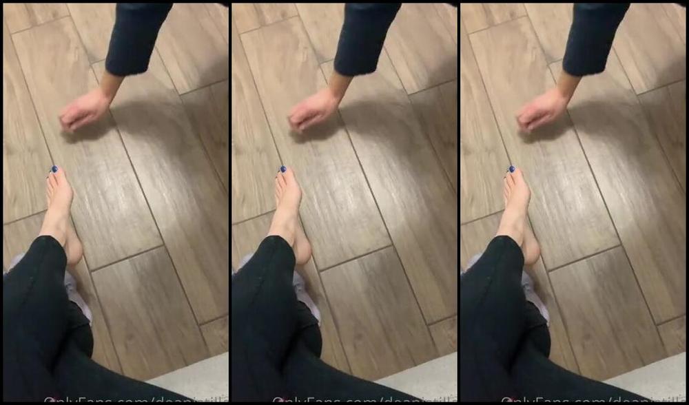 Deapistilla Nicknamed Deapistilla1 02 01 2022 Onlyfans Video Sputo Sui Piedi E Lui Ingoia Soffocamento