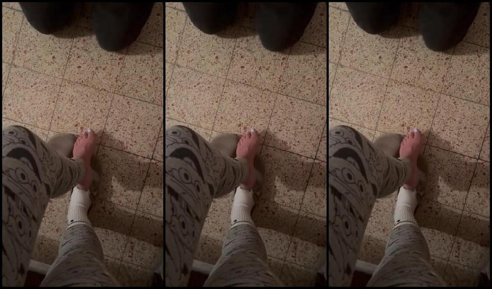 Miss Lizzy Nicknamed Whoyoubelongto 05 09 2025 Onlyfans Video Its Friday Night And Youre Bringing Snacks For The Eight Alpha Dudes Im Playing Poker With