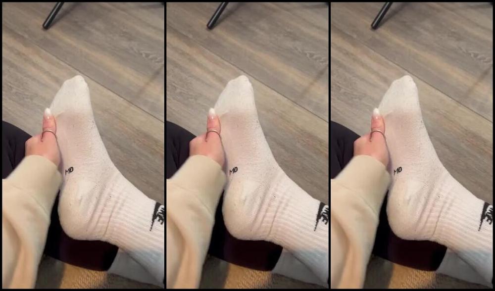 Germangirlnextdoor95 Onlyfans Tease You With My Socks Cause I Was At Pedi Today And Have New Color