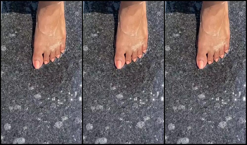 Queenjodiieetoes Aka Prettyfeetonly1800 Onlyfans In Public I Like To Tease You With These