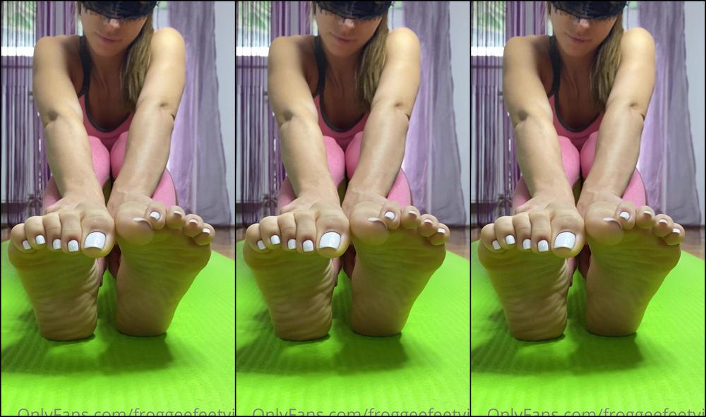 Froggeefeetvip Would You Like To Stretch With Me