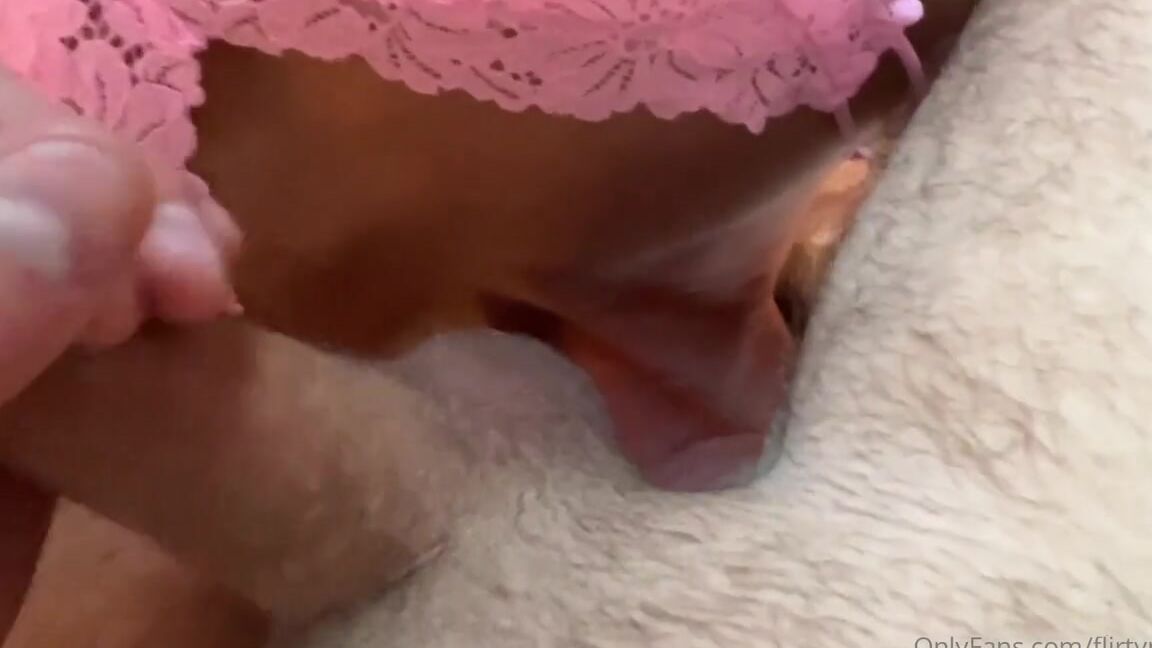 Flirty Paws Nicknamed Flirtypaws Onlyfans I Like To Be An Equally Balanced Freak Short Tease Of Me Eating Luckycameraguy S Ass Would You