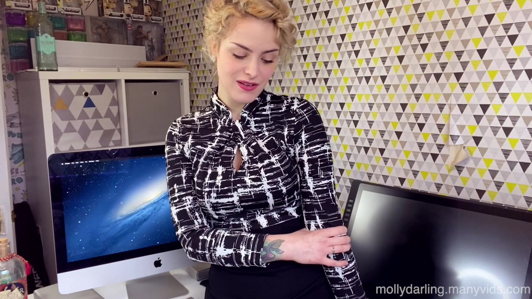 Blackmail Fantasy, Kink, Pee, Secretary, Water sports secretary-blackmailed-and-pissed-on ManyVids