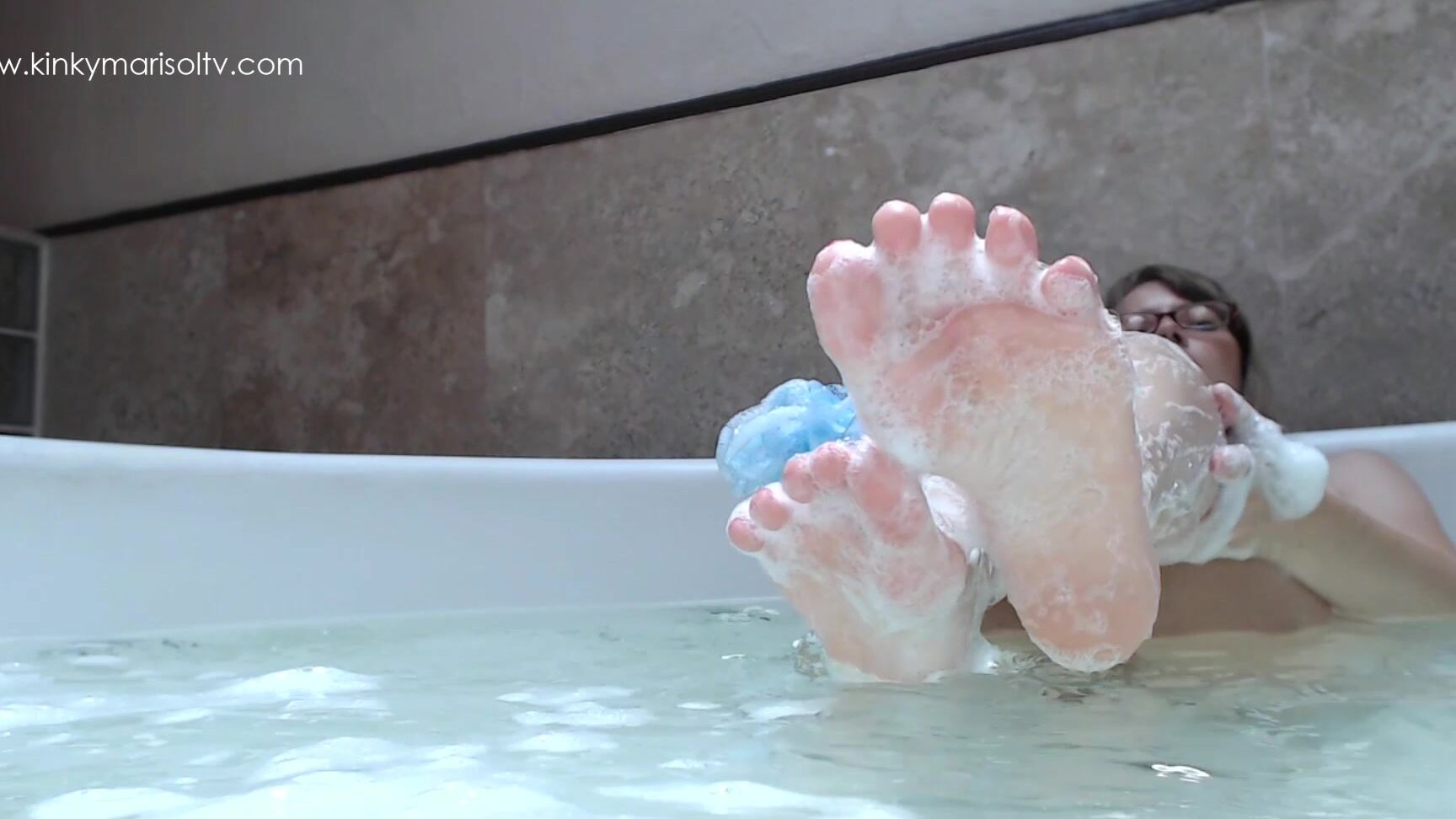 Feet,Fetish,Barefoot,Foot Fetish,Toenail Polish kinkymarisol feet tease jacuzzi ManyVids