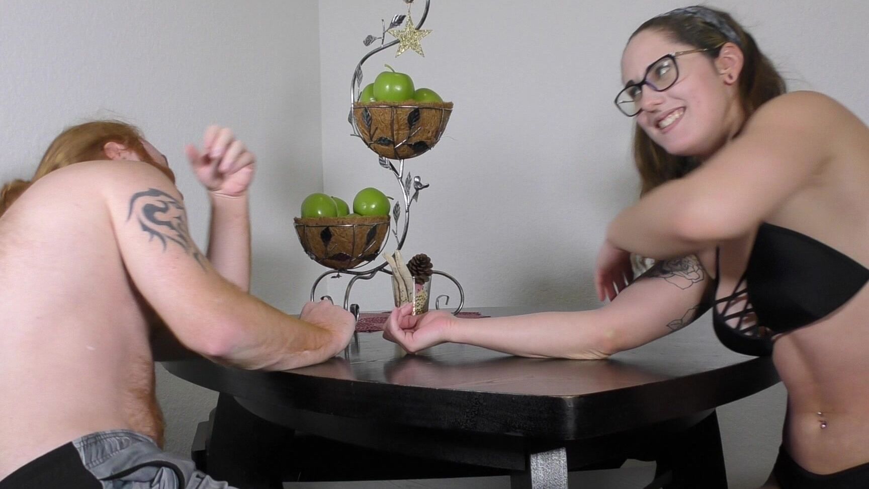 "Alexis Rain" armwresting, biceps, challenges, muscular women, strength Akira vs Rupert Arm wrestling manyvids