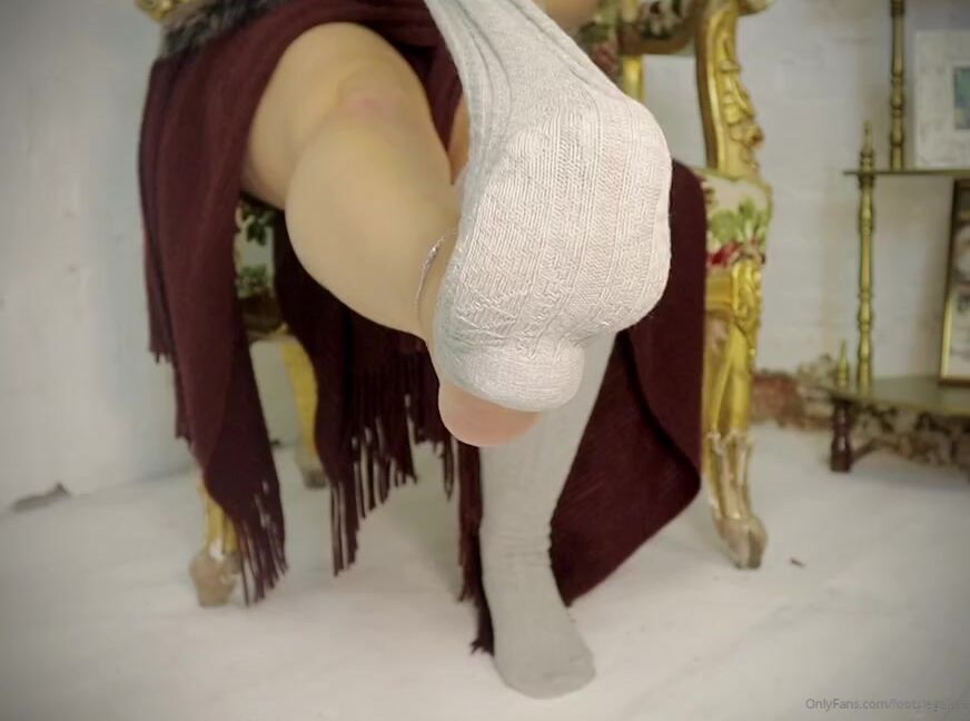 Footsiegalore Onlyfans Had To Post This Thigh High Sock Removal Try Not To Laugh At The End