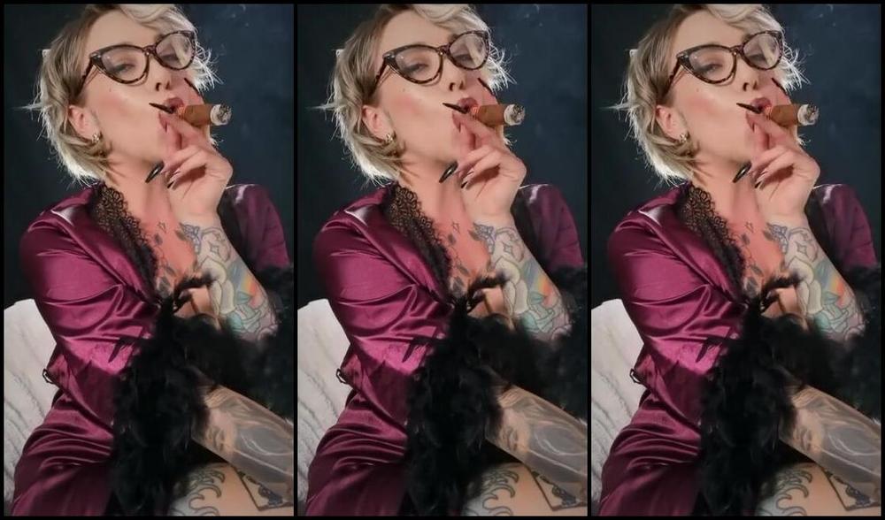 Queen Kinkerbell Nicknamed Kinkerbell23 Onlyfans Are You A Lover Of Cigars How About Kinks Having A Late Night Tease With