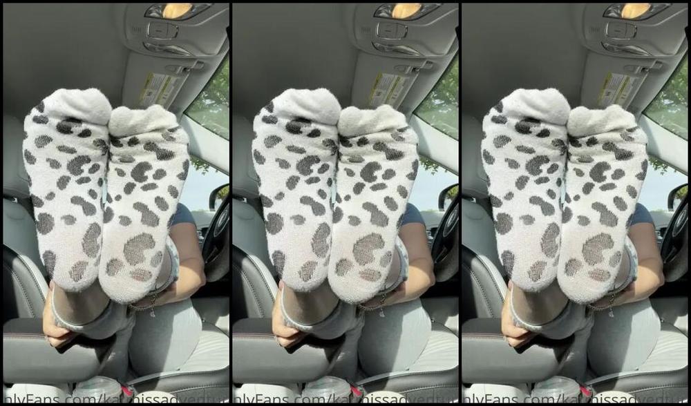 Adventuretoeskat Nicknamed Missadventuretoeskat Onlyfans These Socks Are Coming Off I Want One In Your Mouth Sniff The Other
