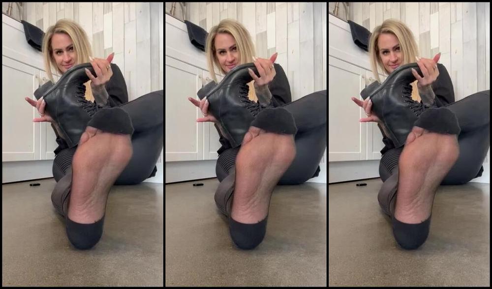 Thefantasychest Onlyfans All Jerk No Work Are You Jerking Off To My Incredible Nylon Soles Instead Of Working I S 17P