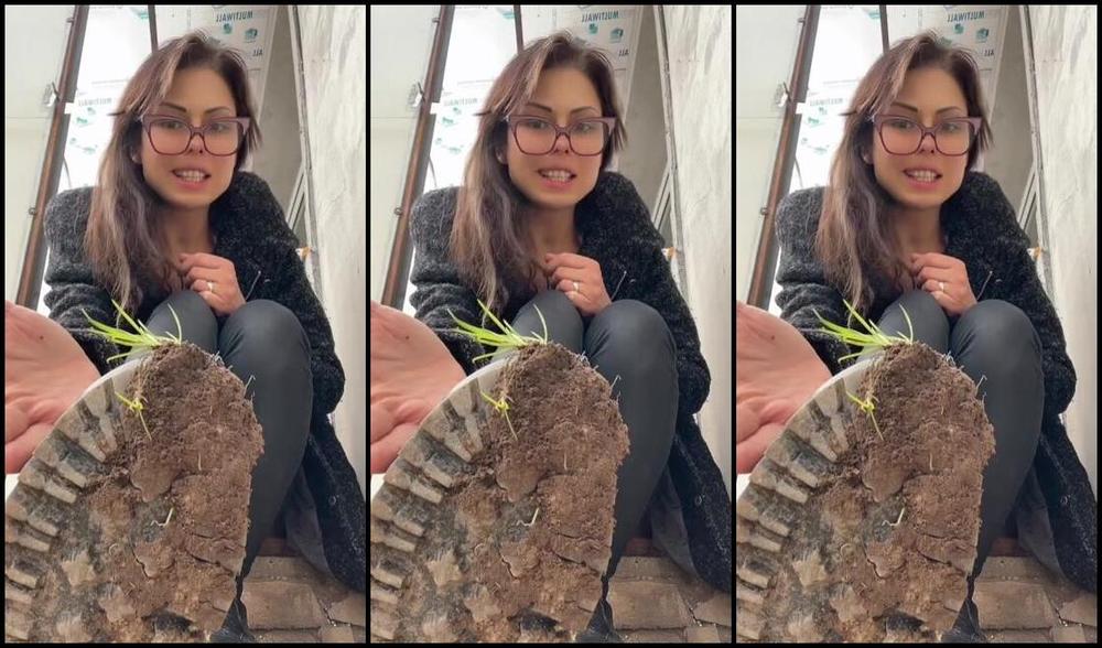 Goddess Mommy Svetlana Nicknamed Yourgoddesssvetlana Onlyfans Video Mommy Is Cooking