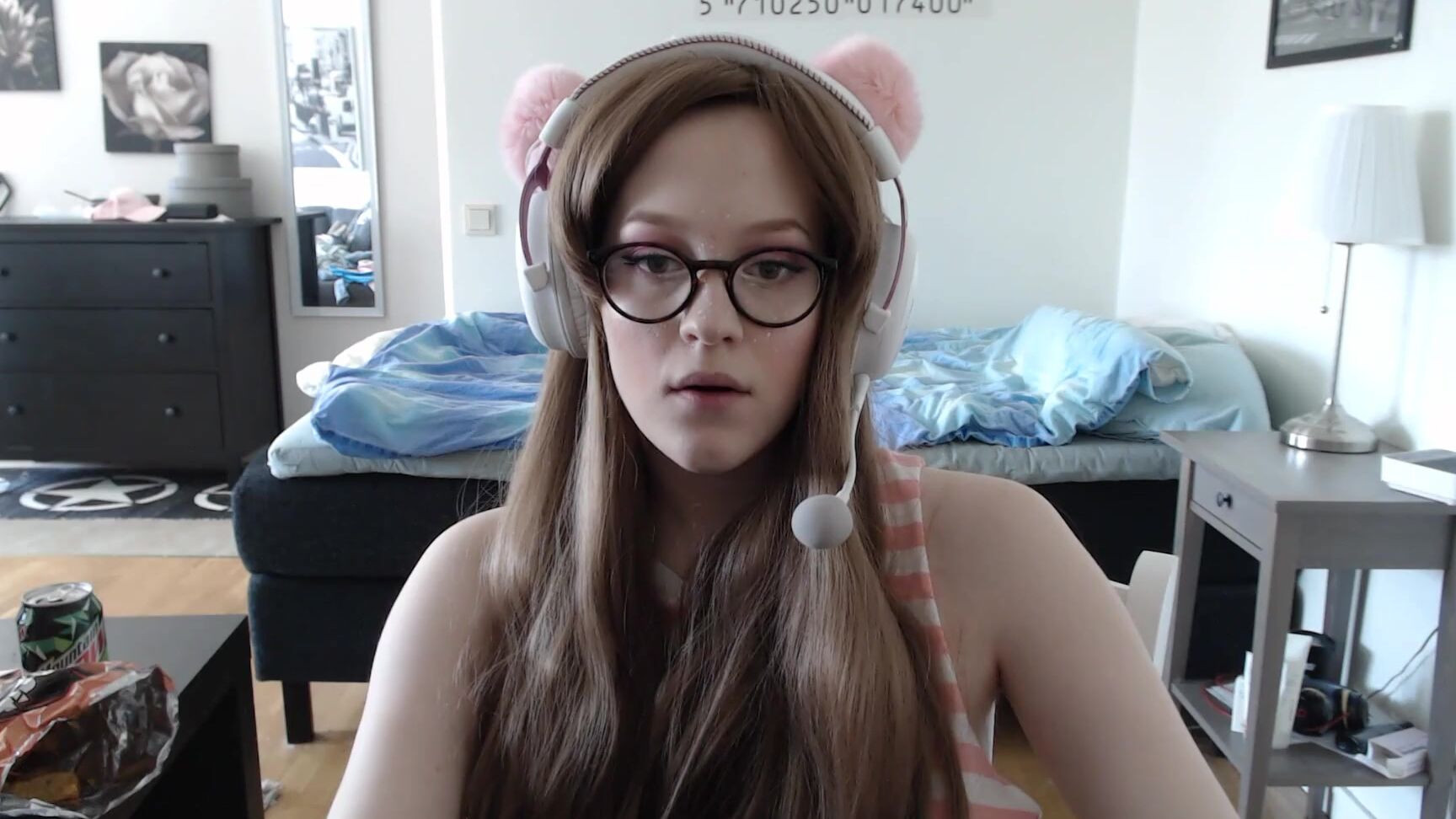 Gamer Girl Shows Off Her Cosplay And Rides Her Dildo