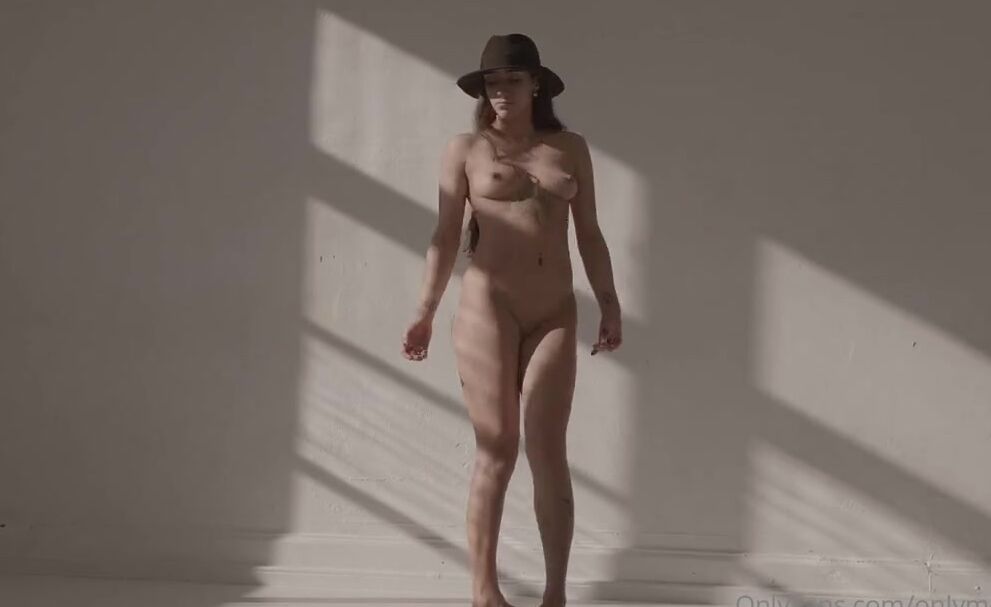 Miss Medea Mortelle Nicknamed Onlymedea 08 12 2022 Onlyfans Video Slow Sensual Dance With My Favorite Hat T