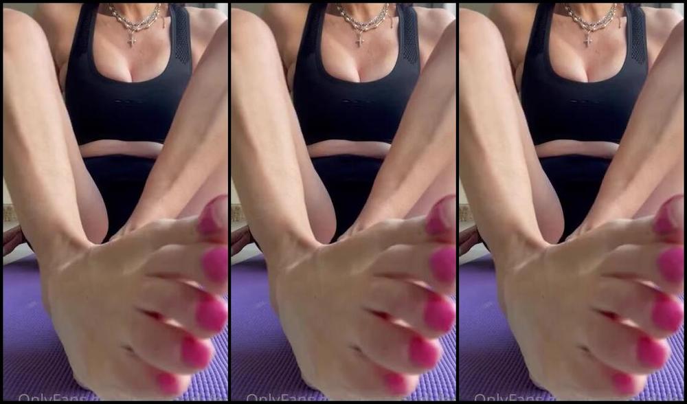 Bornroyal Feet Onlyfans Imagine My Sweaty Warm Soles On Your Face And My Toes In Your Mouth