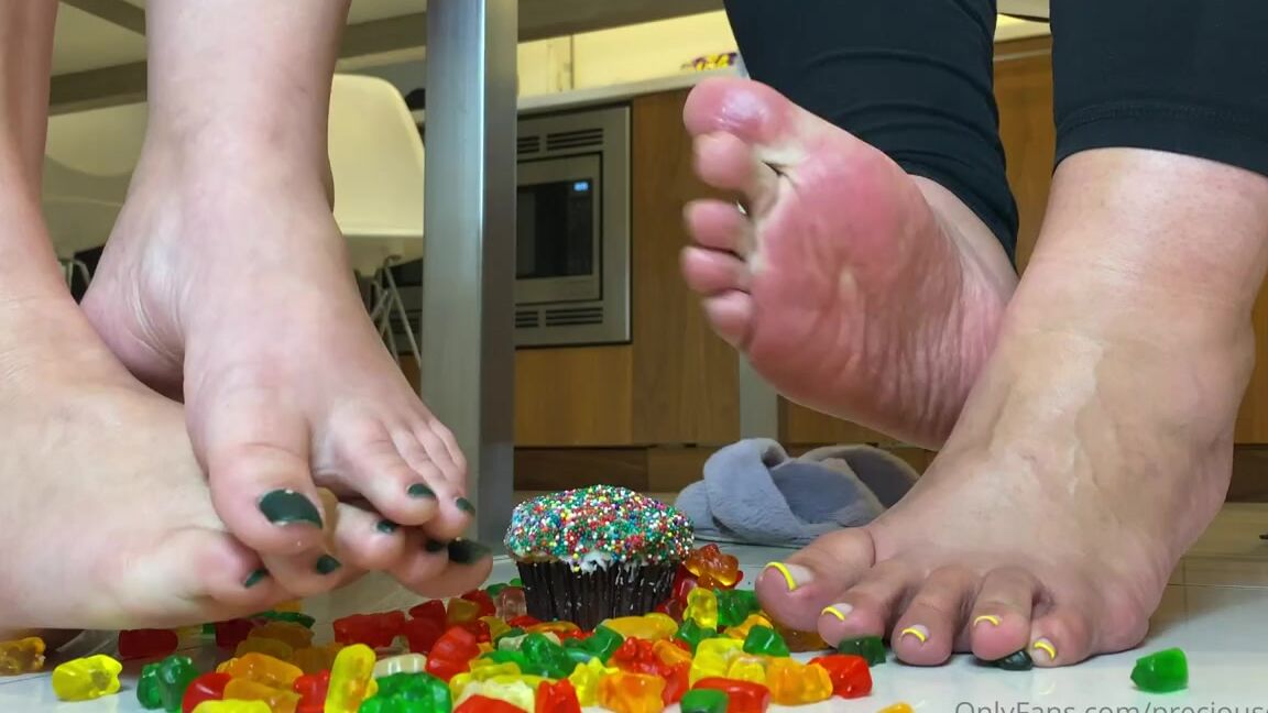 Preciousdigits Nicknamed Preciousdigits Foot Fetish 06 16 2021 Onlyfans Video Watch Us Crush This Cupcake Pedipanty7 And I Tease It First Wug