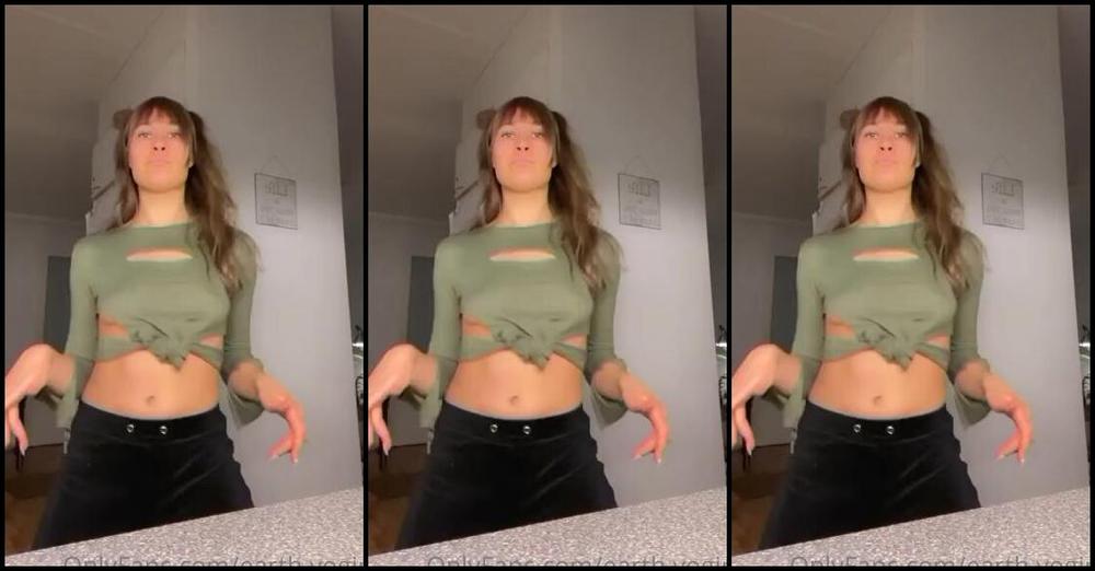 Goddessbast Nicknamed Goddessbastet Onlyfans Im So Weird But Thats Why You Love