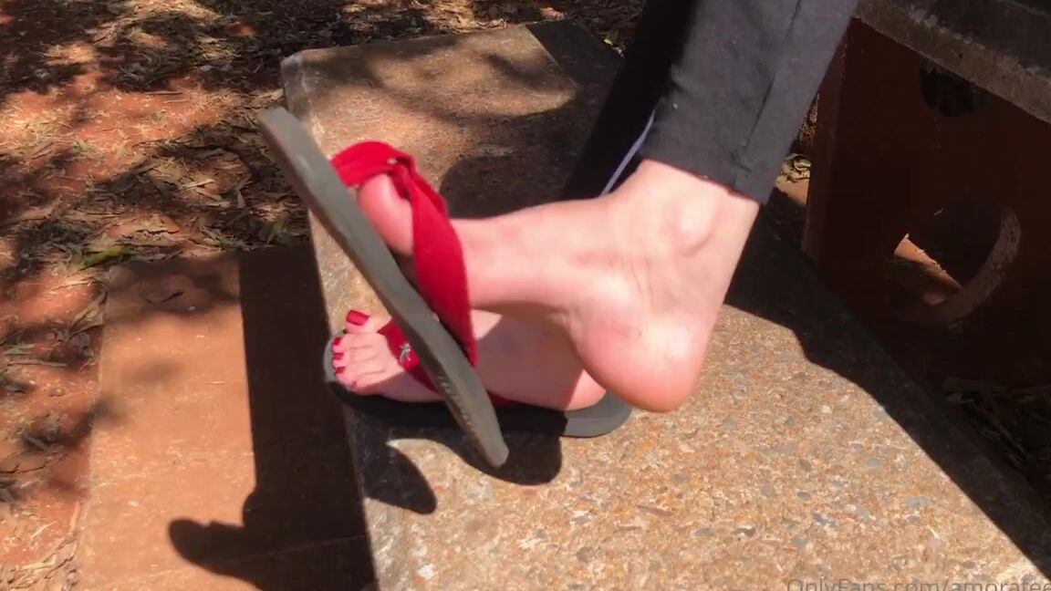 Pezinhos Da Amora Aka Amorafeetofc Onlyfans Beautiful Shoeplay At Public Park