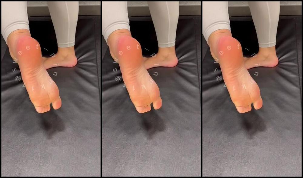 Sweet Pinnk1 Onlyfans Soles After The Gym They Look So Red Solinhas Ps Academia Ficam To Vermelhinhas