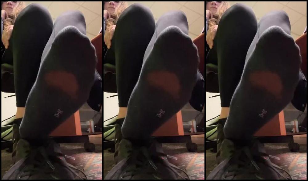 Yourdiamondvip Onlyfans Im In The Office And Im Hiding From My Boss I Have An Absurd Desire To Take Off My Shoes And Sock