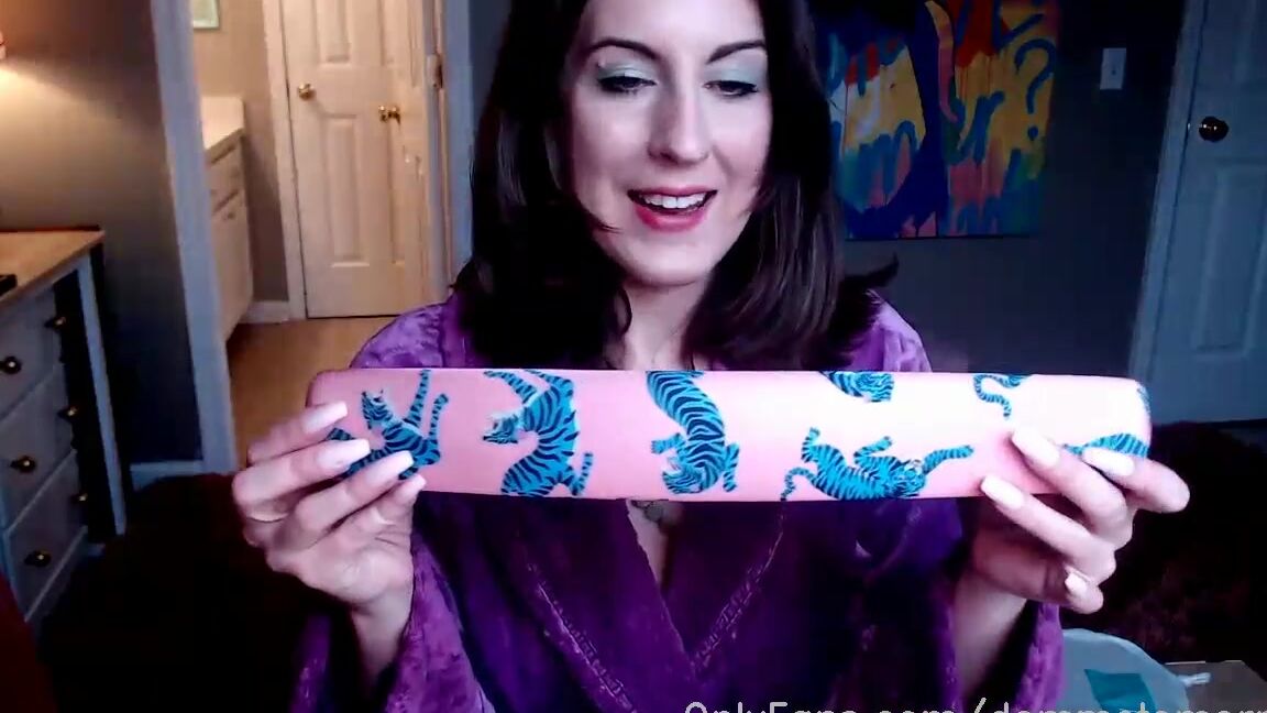 Ms Tomorrow Nicknamed Dommetomorrow Onlyfans Stream Started At 03232021 0540 Pm Opening Gifts