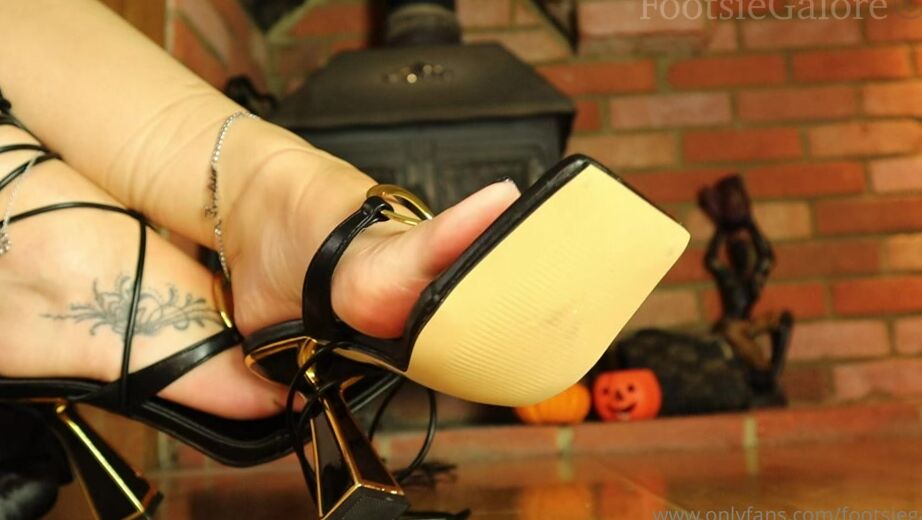 Footsiegalore Time For A Witchy Dangle Of My Heels Unravelling Them Just For You